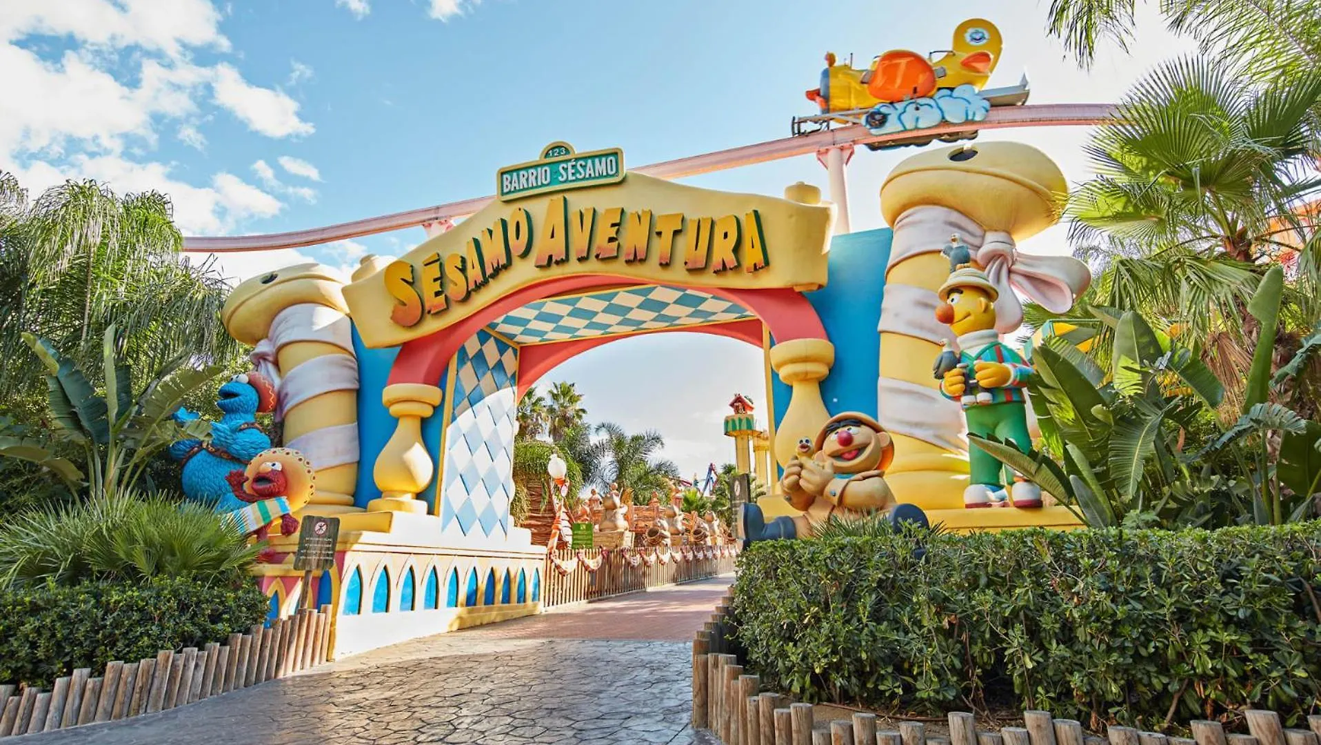 Enjoy The Beach, Port Aventura And Ferrari Land Salou 0*,  España